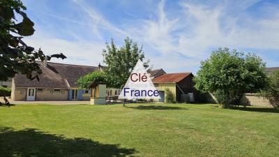 Spacious Renovated Farmhouse with Studio Bonus