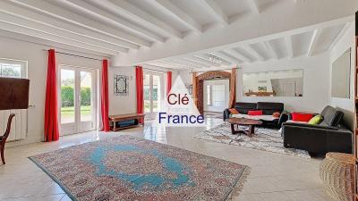 Spacious Renovated Farmhouse with Studio Bonus