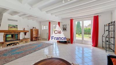 Spacious Renovated Farmhouse with Studio Bonus