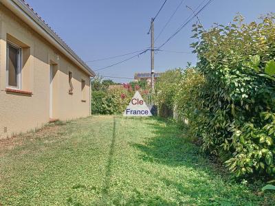 Detached Villa With Garden