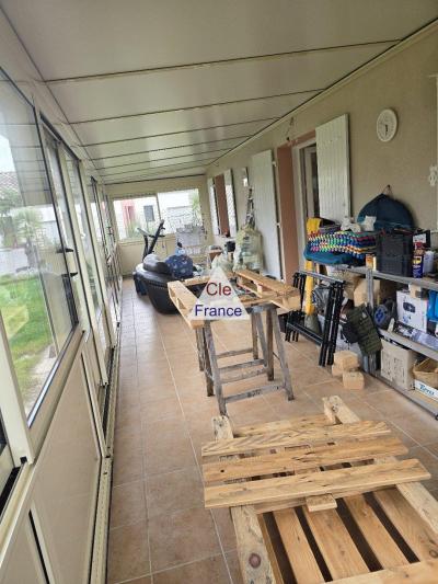 Maison Lumineuse De 2 Chambres Avec Veranda A
