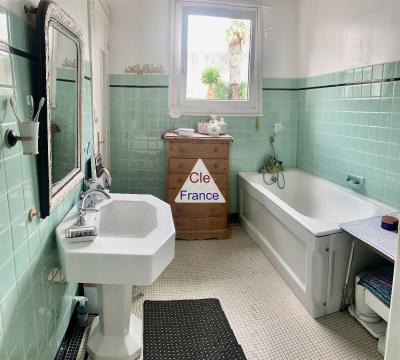 Bel Appartement De 160m2, Plein Centre Ville + Garage + Studio 28 M2
