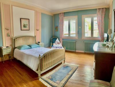 Bel Appartement De 160m2, Plein Centre Ville + Garage + Studio 28 M2