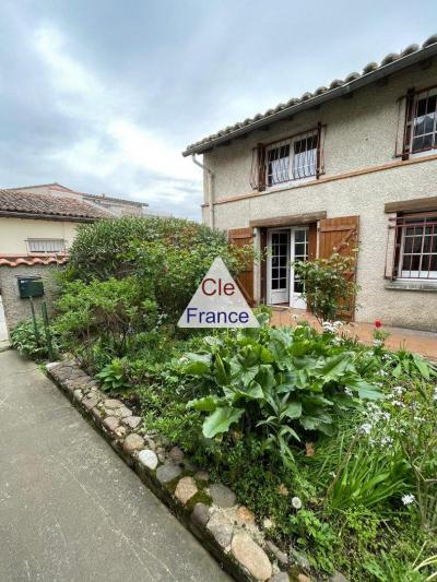 Village House with Flexible Accommodation