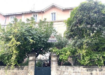 Maison De Maitre Style Manor House with Garden