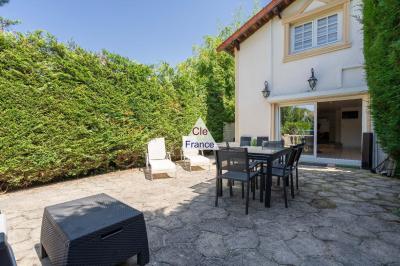 Maison Au Raincy, Terrasse Et Jardin