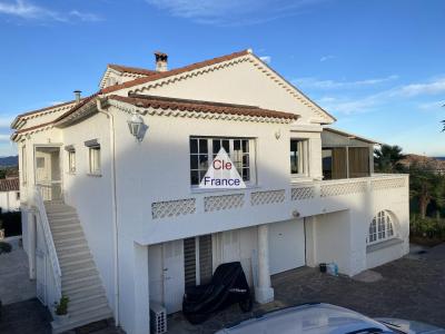 Contemporary Detached House with Sea View