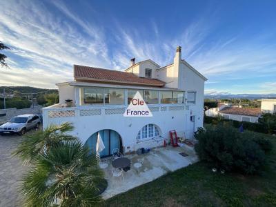 Contemporary Detached House with Sea View