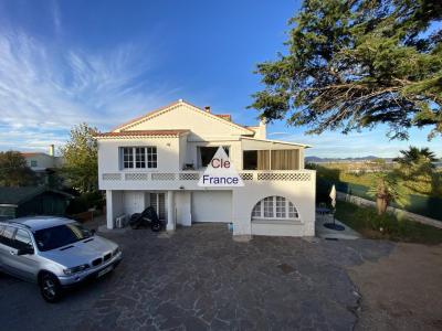 Contemporary Detached House with Sea View