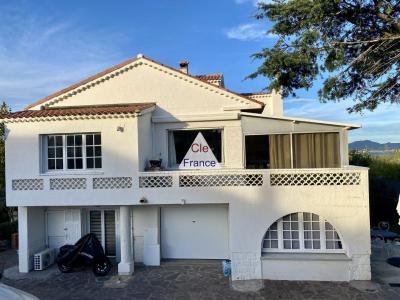 Contemporary Detached House with Sea View