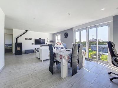 Modern Detached House with Garden