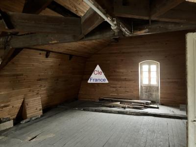 Building with Apartment and Business Opportunity