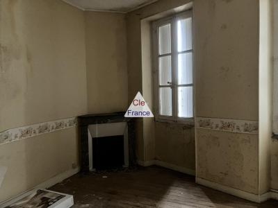 Building with Apartment and Business Opportunity