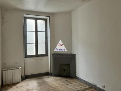 Building with Apartment and Business Opportunity