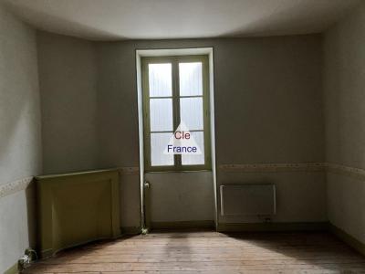 Building with Apartment and Business Opportunity