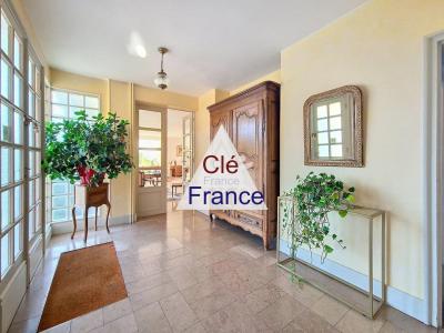 Stunning High-Quality Detached House with Garden