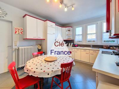 Stunning High-Quality Detached House with Garden
