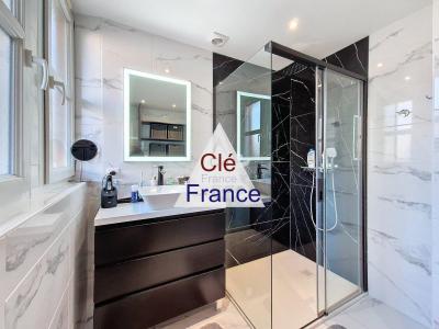 Stunning High-Quality Detached House with Garden