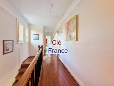 Stunning High-Quality Detached House with Garden