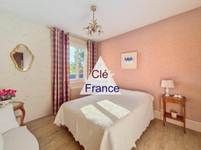 Stunning High-Quality Detached House with Garden