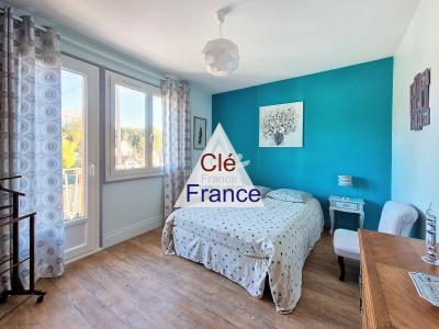 Stunning High-Quality Detached House with Garden