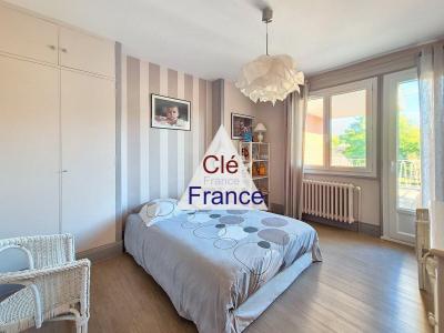 Stunning High-Quality Detached House with Garden