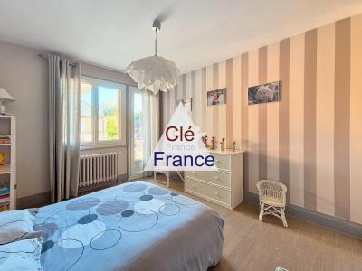 Stunning High-Quality Detached House with Garden