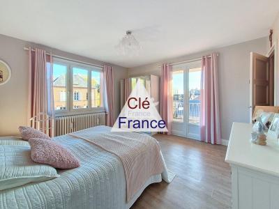 Stunning High-Quality Detached House with Garden