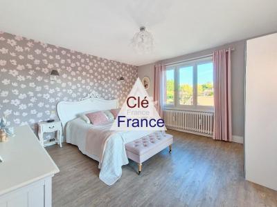 Stunning High-Quality Detached House with Garden