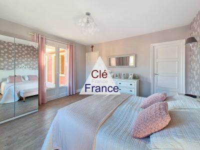 Stunning High-Quality Detached House with Garden