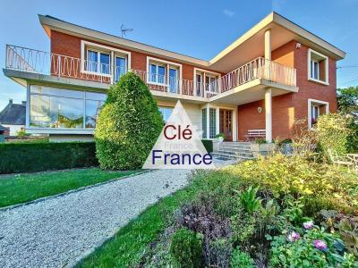Stunning High-Quality Detached House with Garden