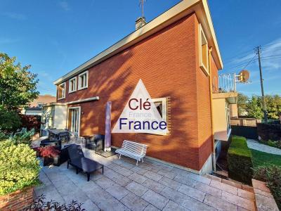 Stunning High-Quality Detached House with Garden