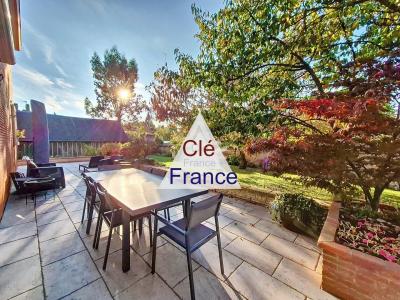 Stunning High-Quality Detached House with Garden