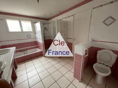 Detached Villa with Swimming Pool