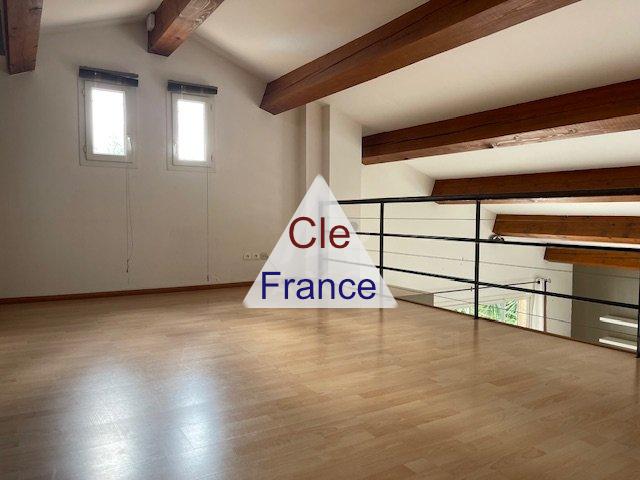 Detached Villa with Swimming Pool