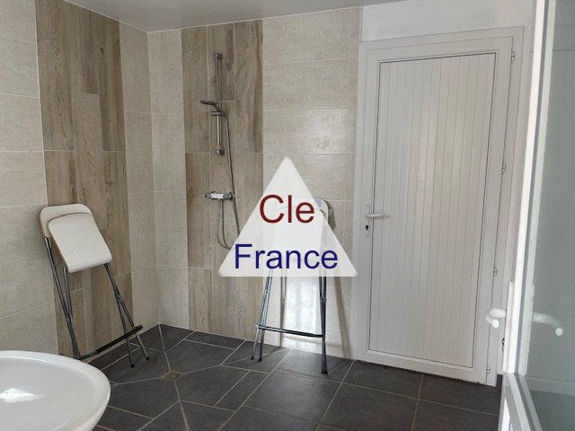 Detached Villa with Swimming Pool