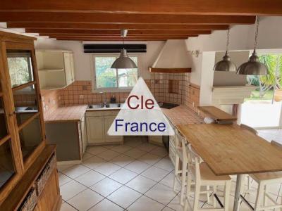 Detached Villa with Swimming Pool