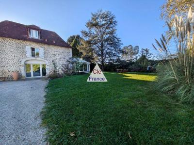 Beautiful House with Pool and Views of the Pyrenees
