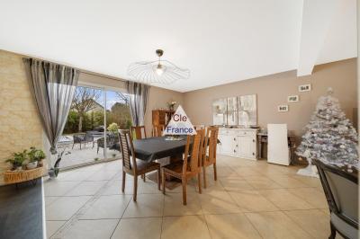 Detached House with Swimming Pool