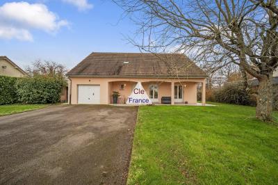 Detached House with Swimming Pool