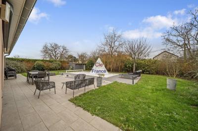 Detached House with Swimming Pool