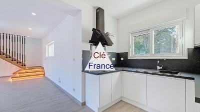 New Build Detached House with Garden