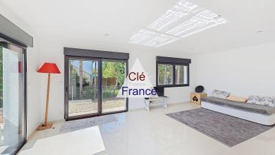 Confortable New Build Contemporary House