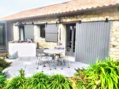 Le Charme De L\'ancien, L\'agrement Du Centre Ville, La Proximite De La Mer.