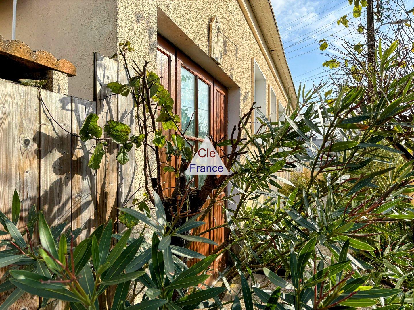 Main Photo of a 4 bedroom  House for sale