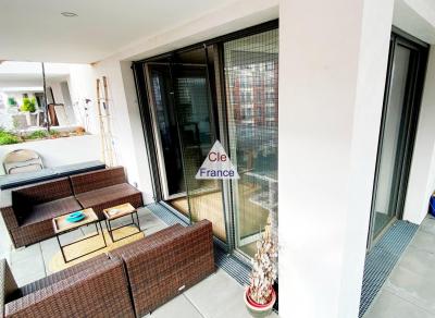 Asnieres - Centre F4 Avec 3 Chambres, Sejour, Terrasse Et 2 Emplacements De Parking