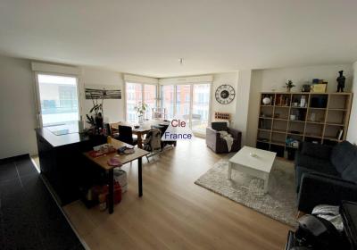 Asnieres - Centre F4 Avec 3 Chambres, Sejour, Terrasse Et 2 Emplacements De Parking