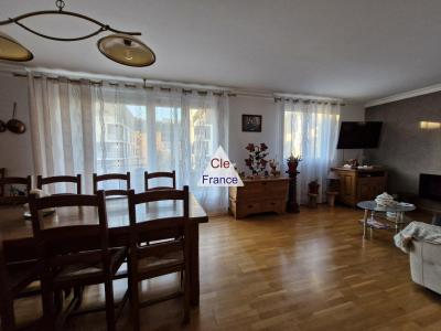 Spacious Apartment with Balcony