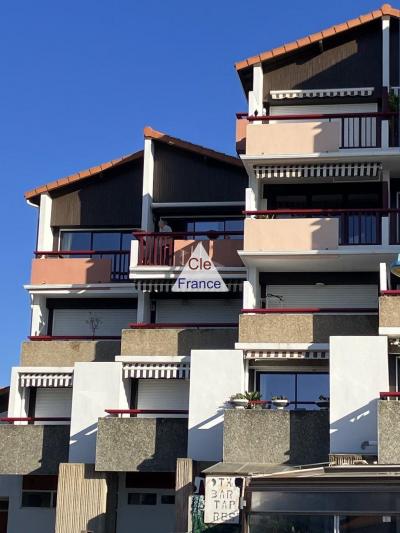Coastal Apartment with Harbour Views