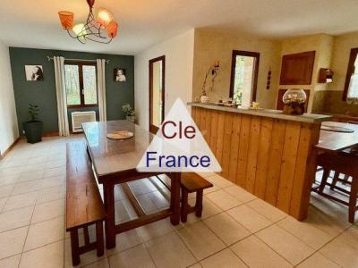 Beautiful Detached House with Landscaped Garden